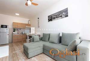 Jednosoban namješten stan sa velikom terasom u prizemlju na prodaju – Bijela, Herceg Novi